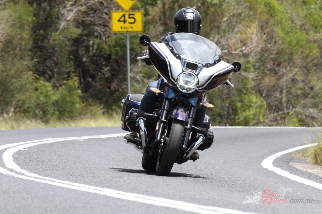 Ground clearance is reasonable for a big bagger and the R 18 B is not too bad through the twisties, so long as they are smooth.